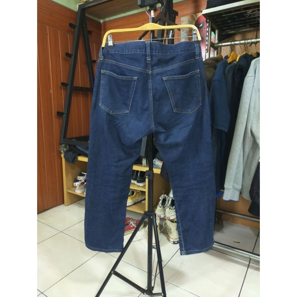 UNIQLO blue jeans