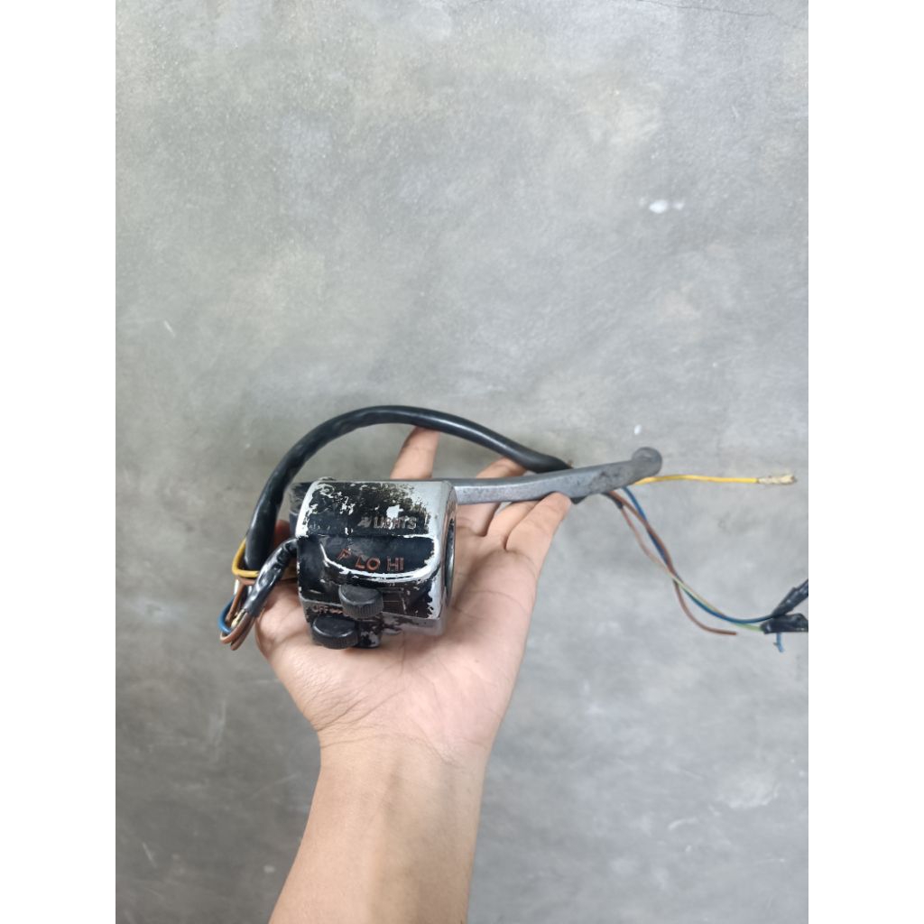 holder kanan gl 100/125 original