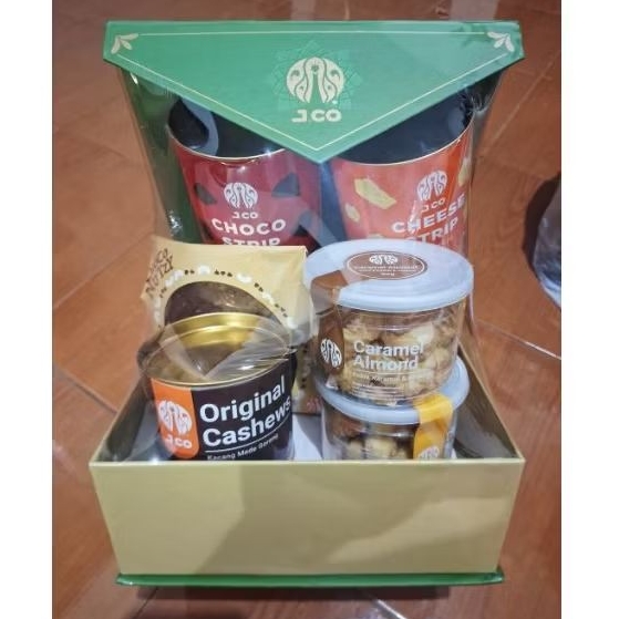 MASIH SEGEL + ORI - Hampers JCO ORIGINAL Hampers Parcel J.CO Donat ASLI