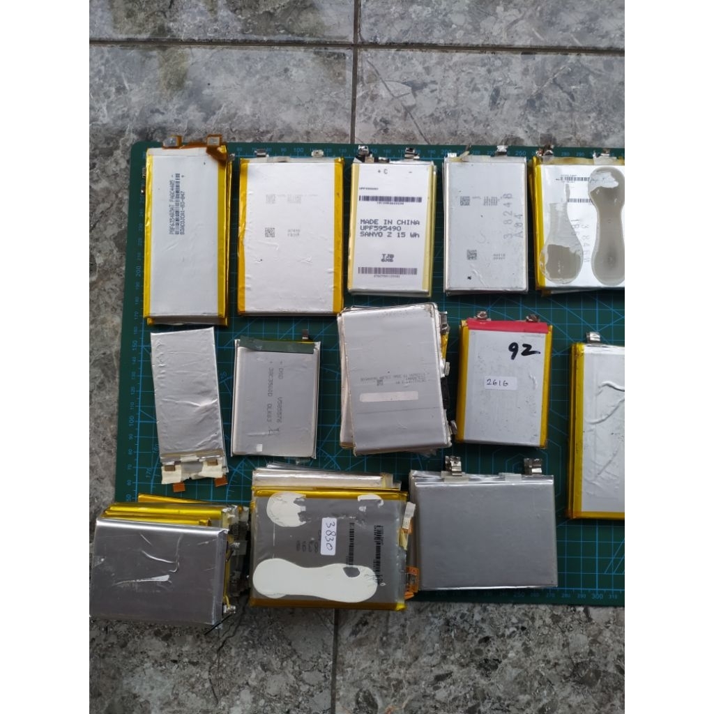 Baterai bekas laptop polymer sudah cek kapasitas menggunakan zb2l3