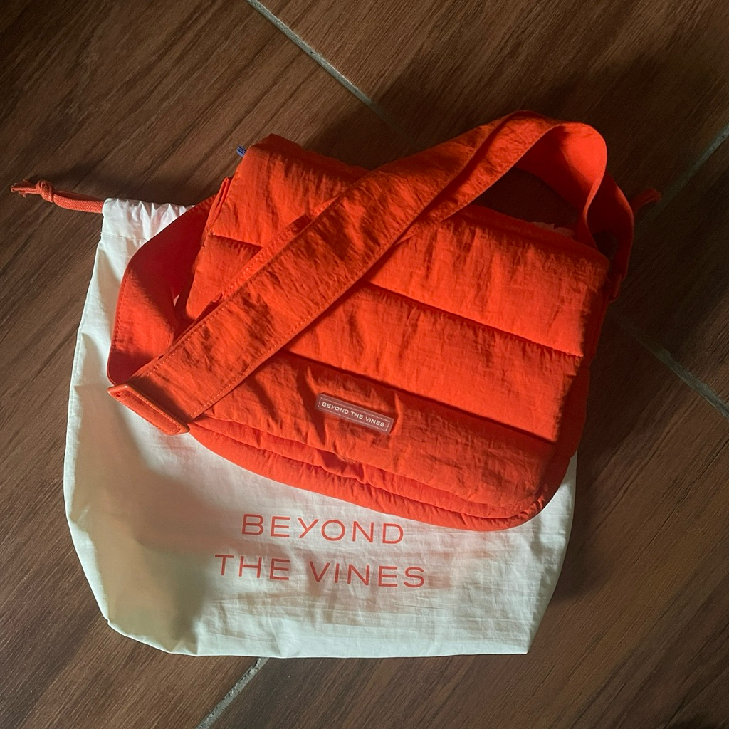 PRELOVED | BTV POOFY BAG ORANGE