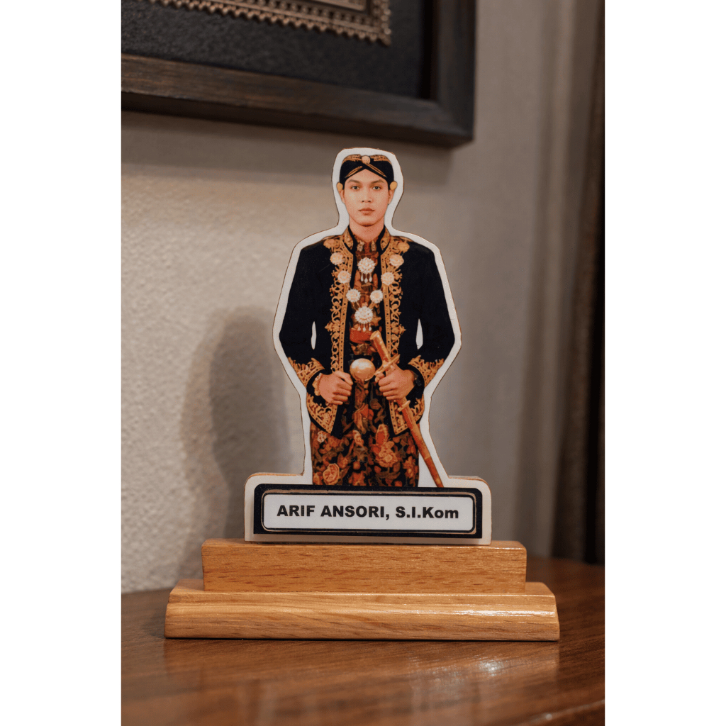 Karikatur Kayu Custom dari Foto Bahan Kayu Pinus Permukaan Halus