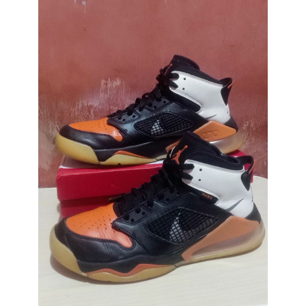 sepatu basket second size 44