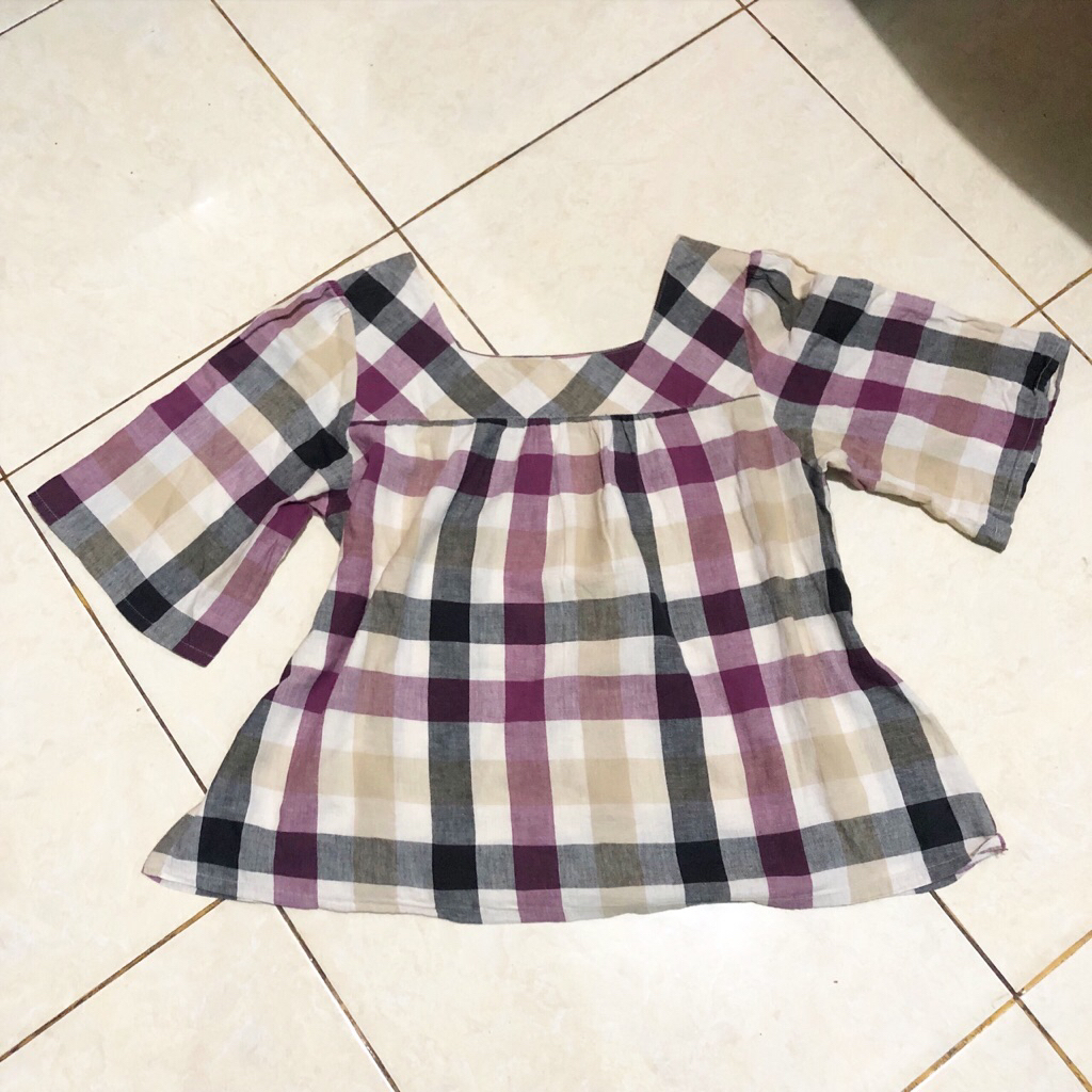 preloved Semi Crop top ungu kotak kotak  blouse