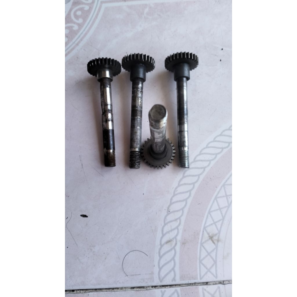 Gigi gear roda belakang skuter pedal roda 3 bekas normal