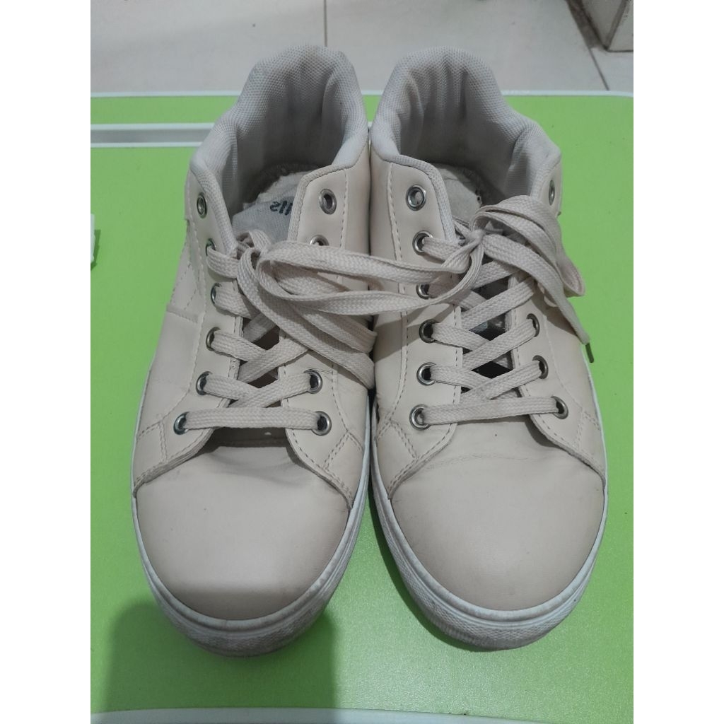 Preloved Sepatu Size 40