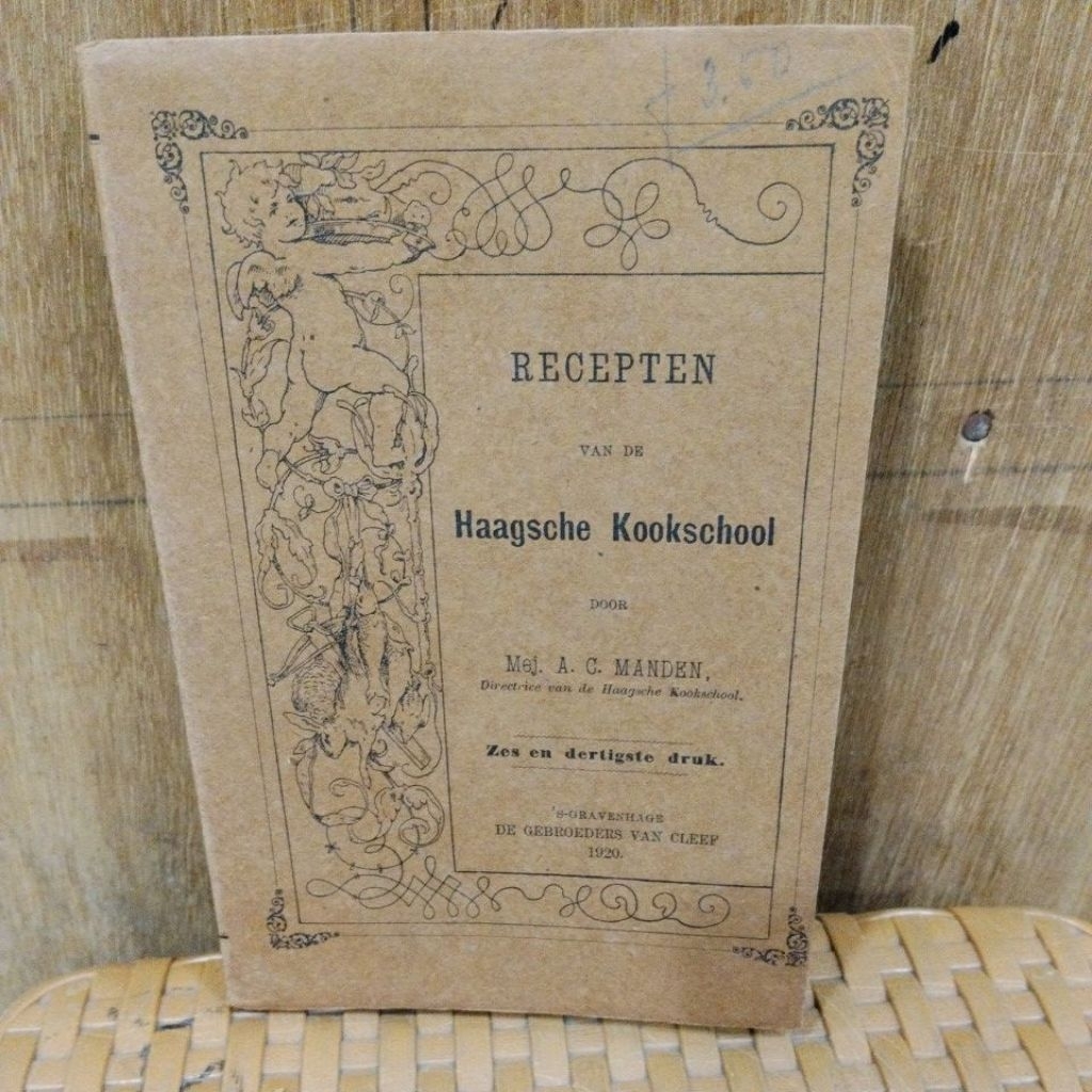 BUKU BEKAS ORIGINAL KONDISI LAYAK/BUKU JADUL/RECEPTEN VAN DE HAAGSCHE KOOKSCHOOL/BAHASA BELANDA