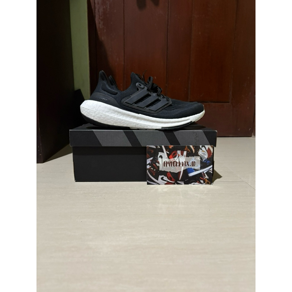 Adidas Ultraboost 2022 black white