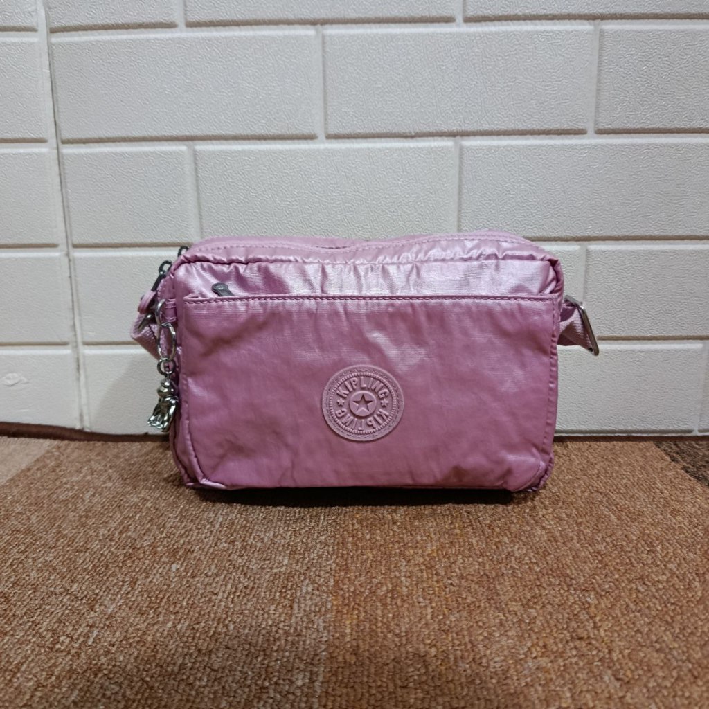 Tas Selempang Kipling Abanu Crossbody Bag Adjustable Straps Metallic Pink Lilac Original Womens