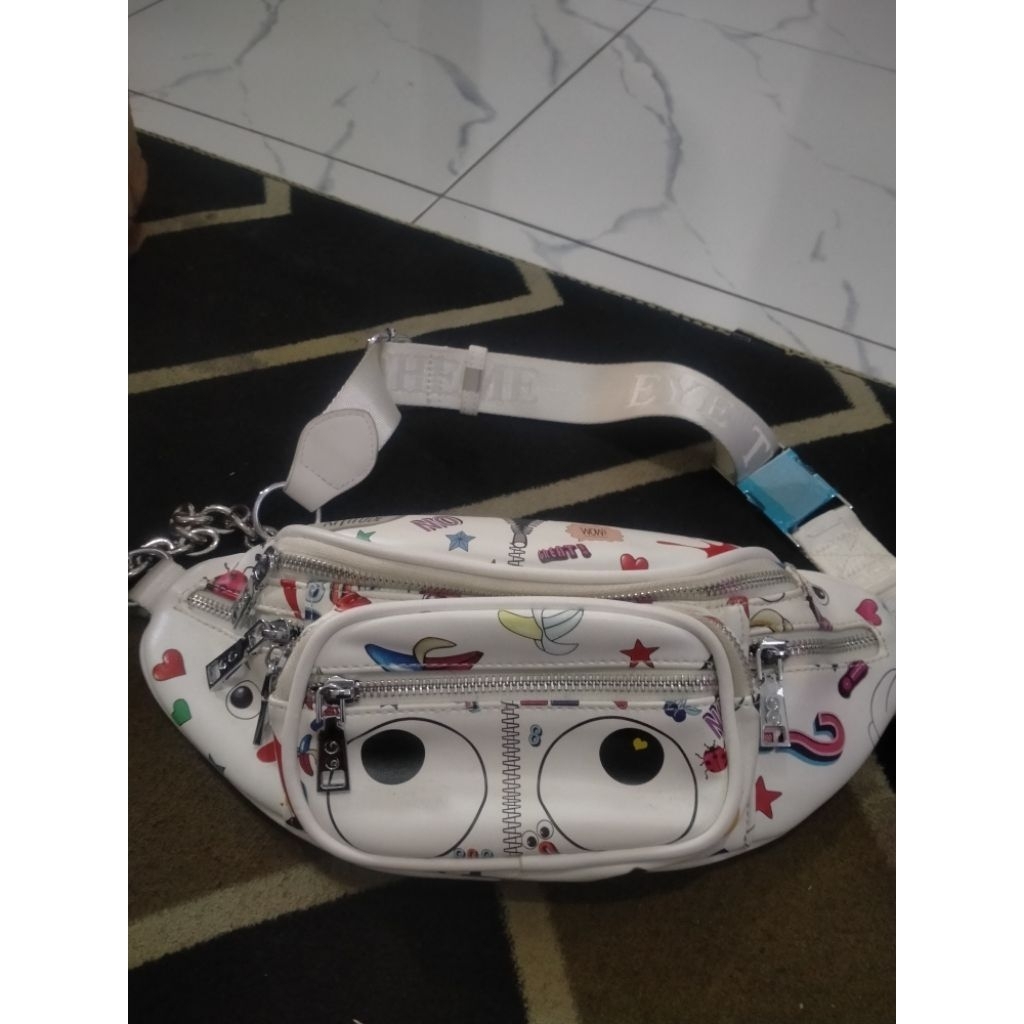 tas WB huer eye theme