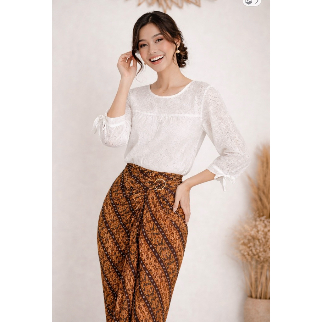 Lesya Blouse Putih Lengan Panjang Tali