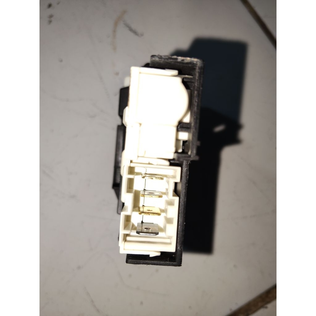 DOOR LOCK MESINCUCI LG FC 1207 N5W/1208 N5W.