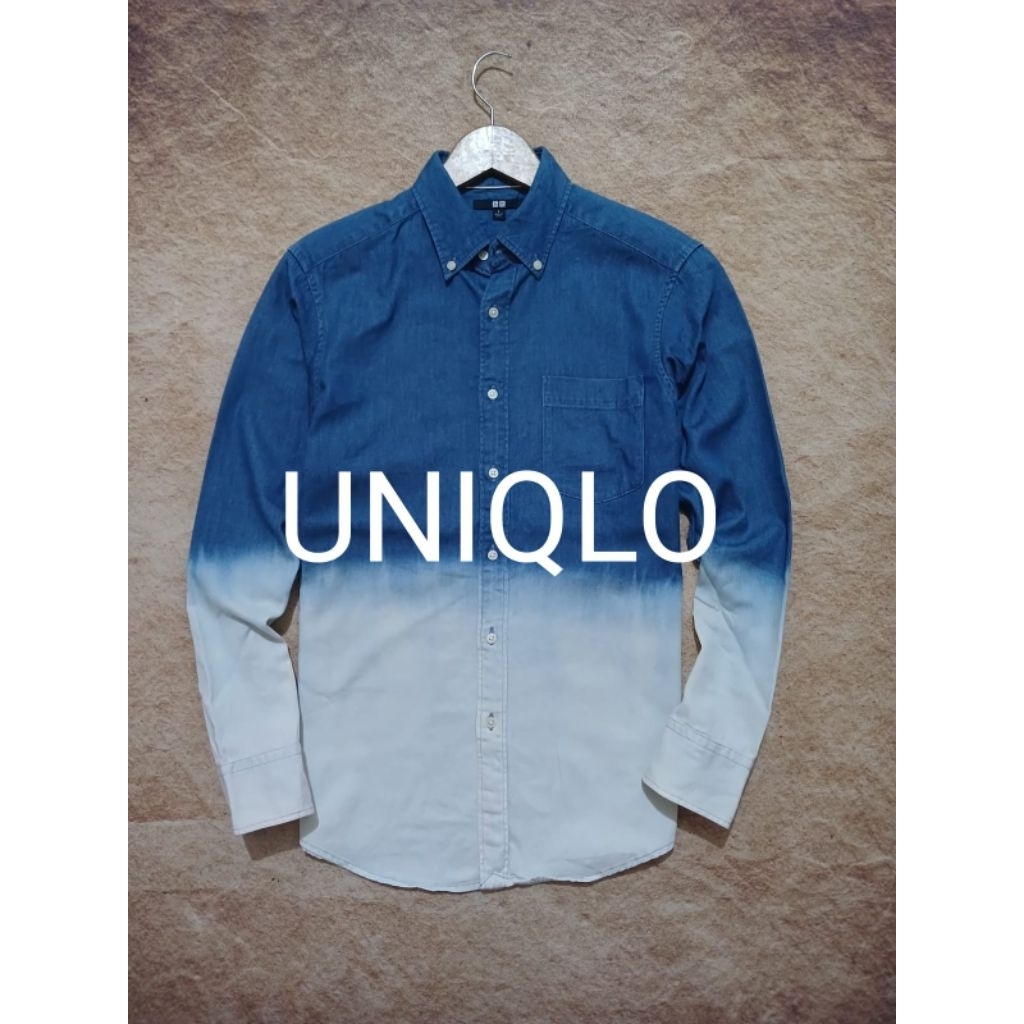 shirt UNIQLO bahan denim gradasi recomend