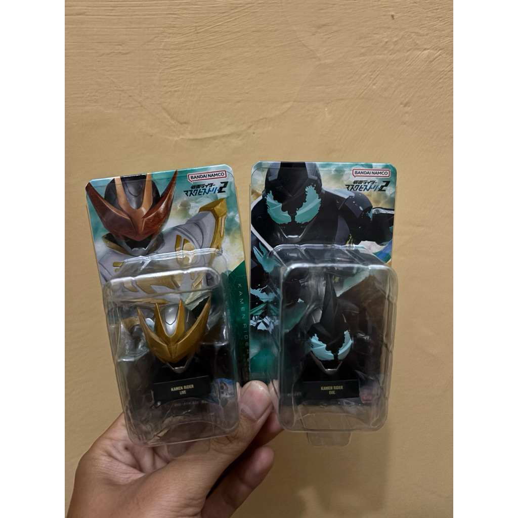 RMC Rider Mask Collection Kamen Rider Live dan Kamen Rider Evil
