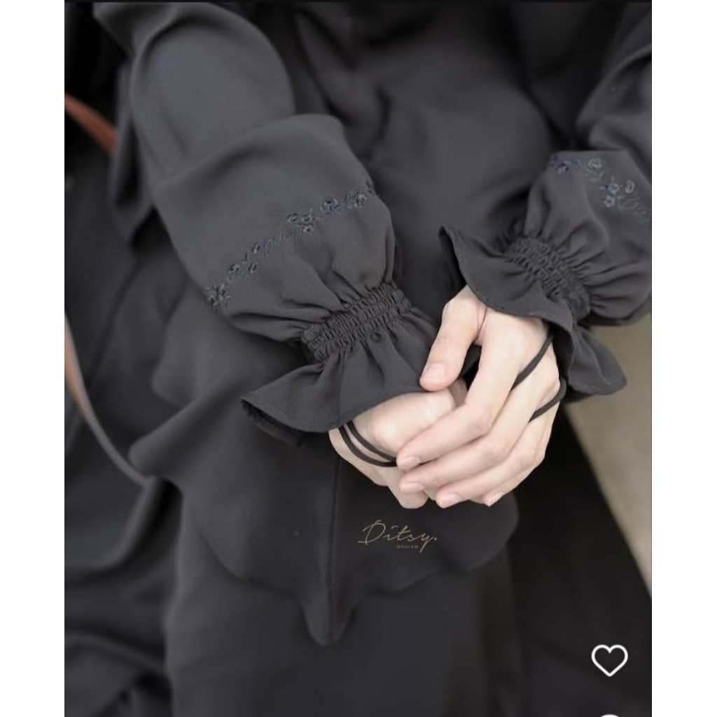 kondisi bagus lyssia ditsy black mazen M