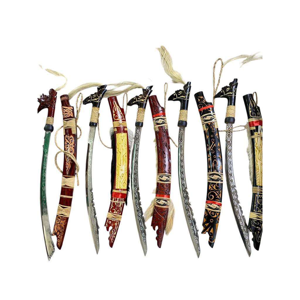 MANDAU BAJA PUTIH MELENGKUNG KHAS DAYAK KALIMANTAN