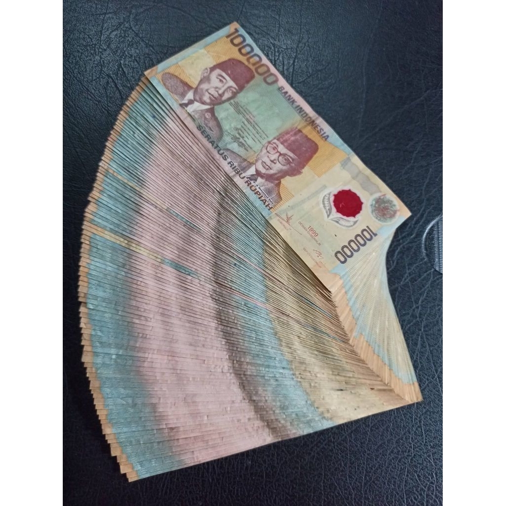 Uang kuno 100.000 polymer tahun 1999 . 100000 plastik