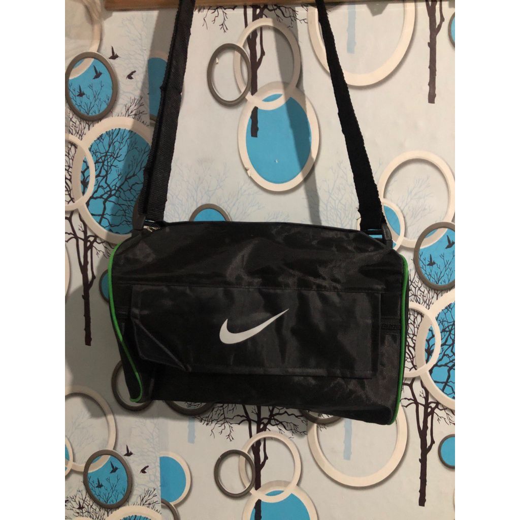 Tas olahraga non original nike sportif dan tali selempang warna hitam