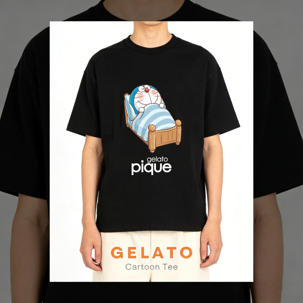 Gelato Pique Official Store Kaos oblong dengan motif kartun Doraemon sleeping, Kaos Unisex, Kaos Dis