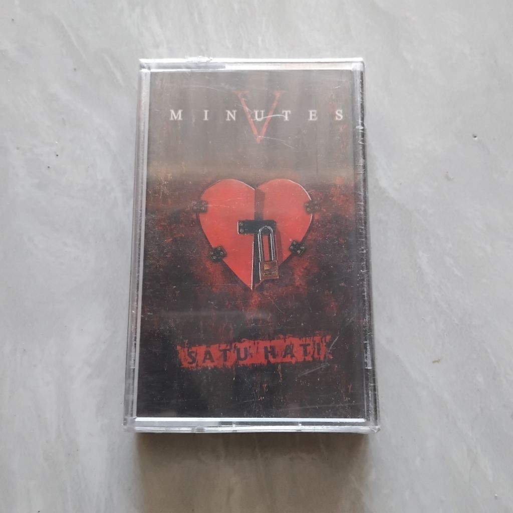 Kaset FIVE MINUTES - Satu Hati