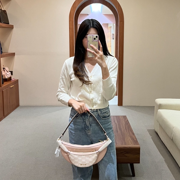 Tas MK HOLLIS LIGHT PINK HALF MOON SHOULDER BAG 100% ORIGINAL