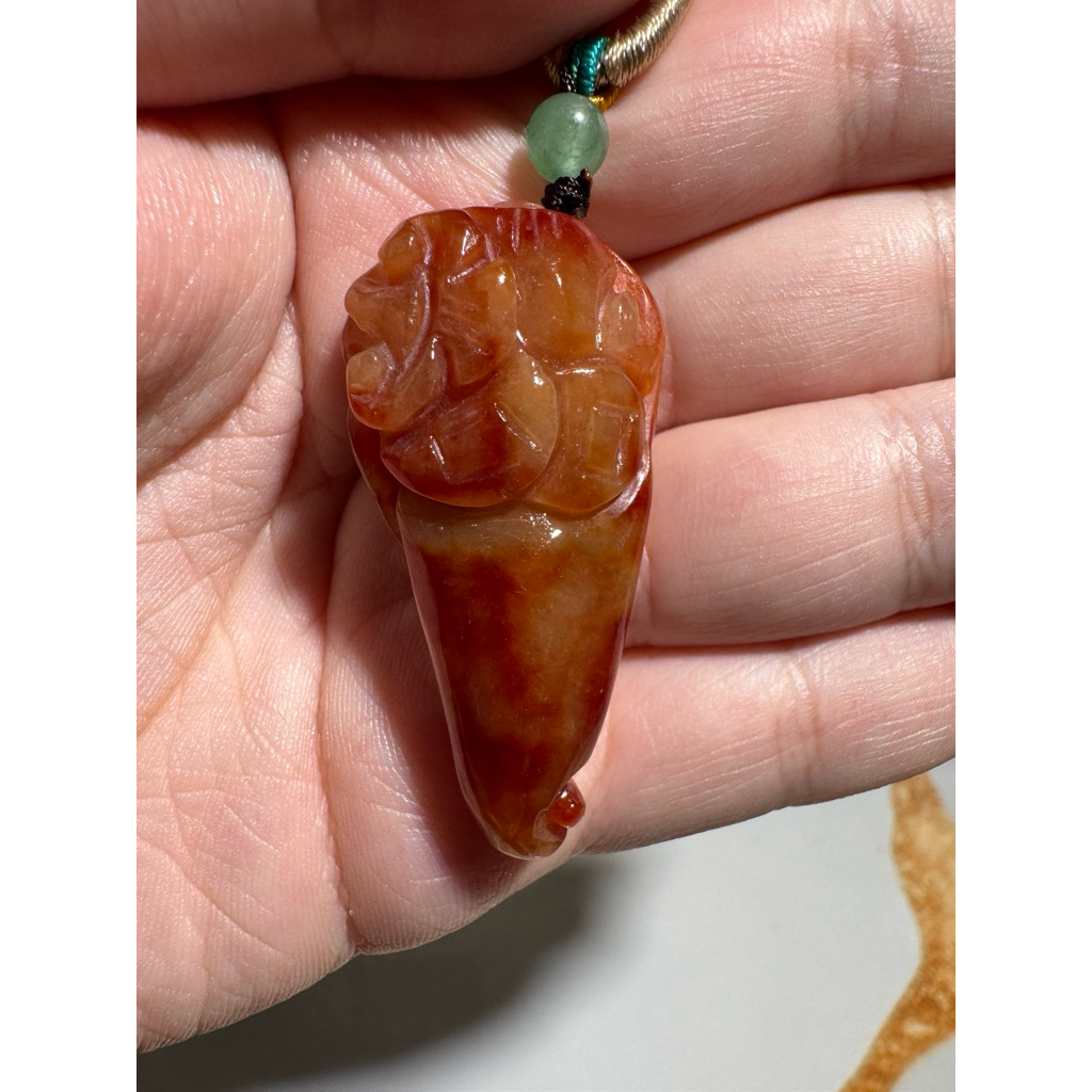 Liontin Giok Merah Ruyi & Coin