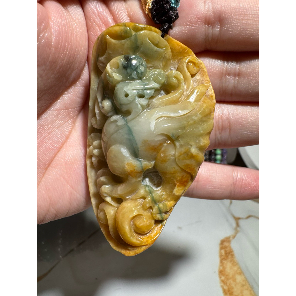 Liontin Giok Multicolor Flying Qilin