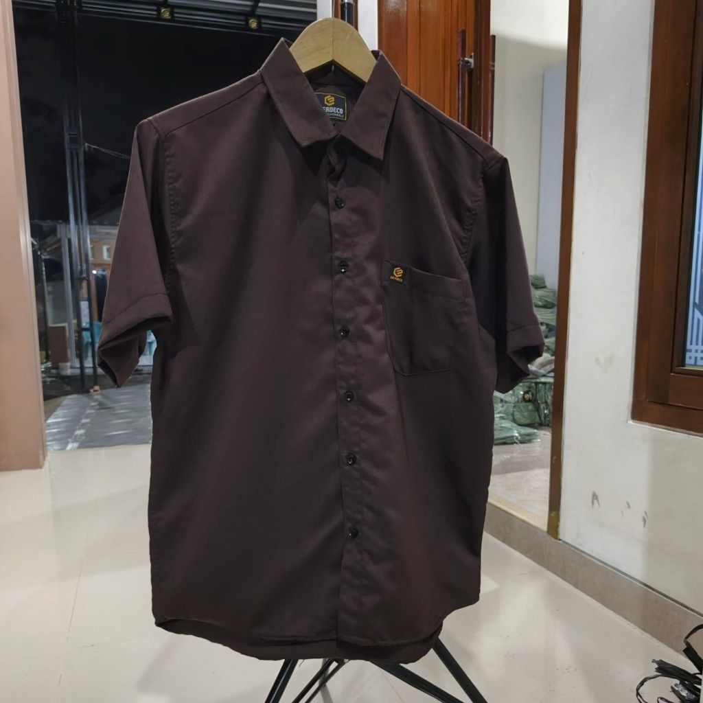 TOYOBO MAHOGANY KEMEJA POLOS PRIA LENGAN PENDEK COKLAT MAHOGANY CASUAL