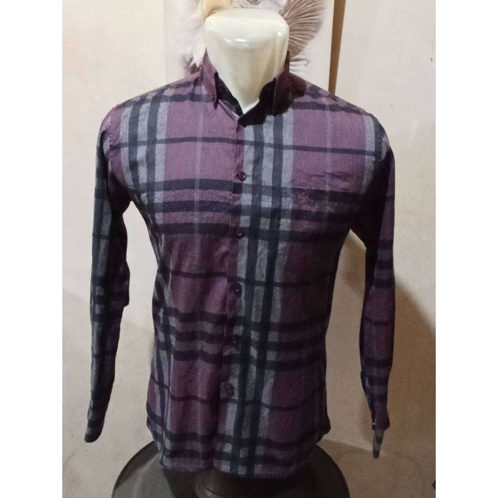 Kemeja Panjang Cowok Vacci Size M