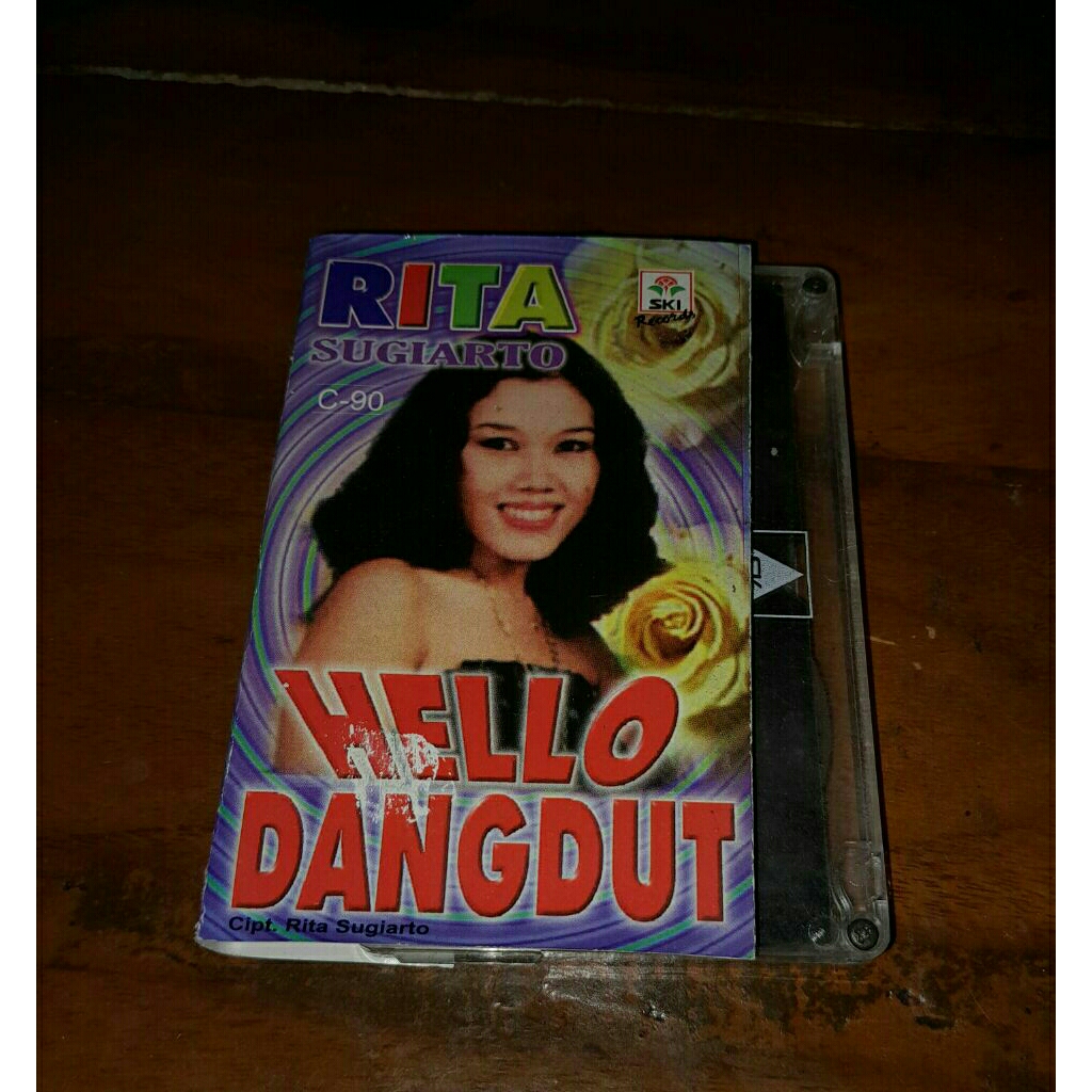 Kaset pita Rita Sugiarto hello dangdut