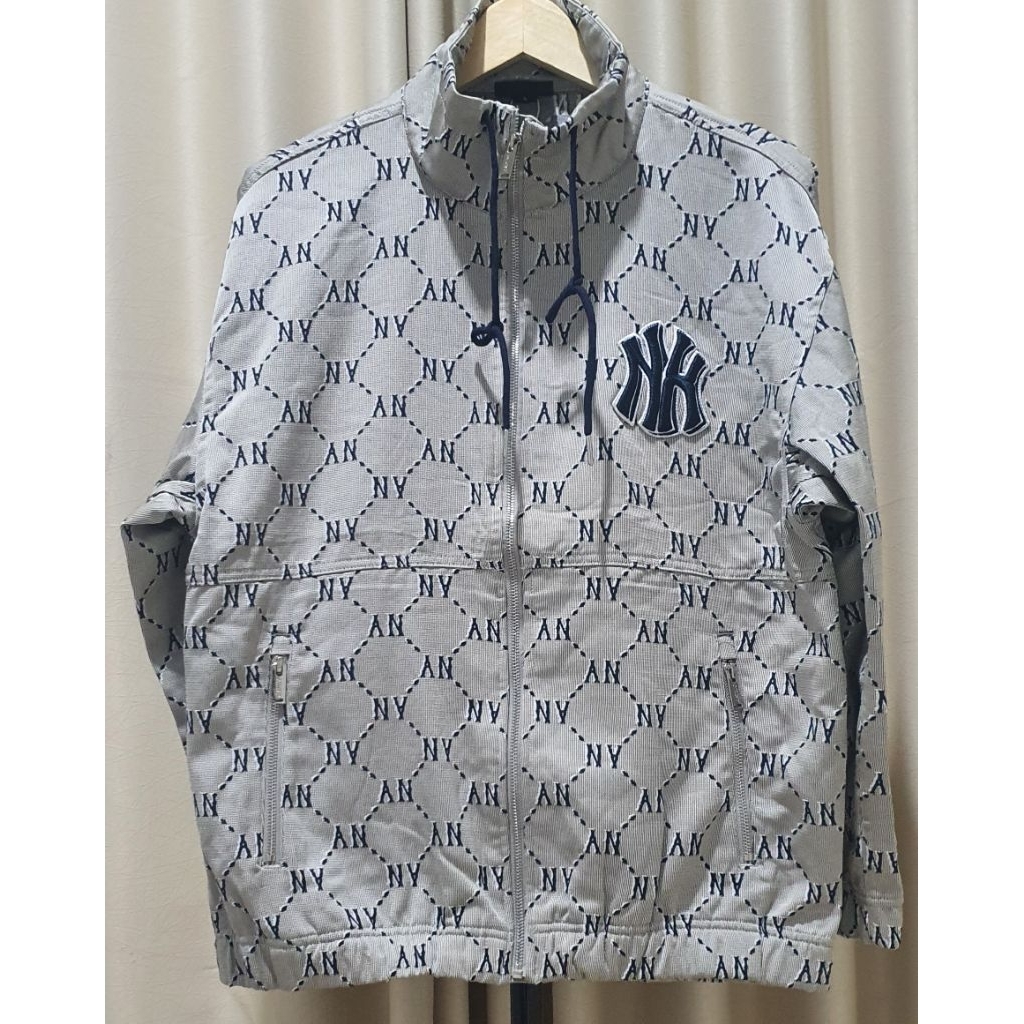 Varsity Jacket Unisex MLBT New York Yankees NY Pattern Diamond Monogram Jacquard Warna Khaki Navy