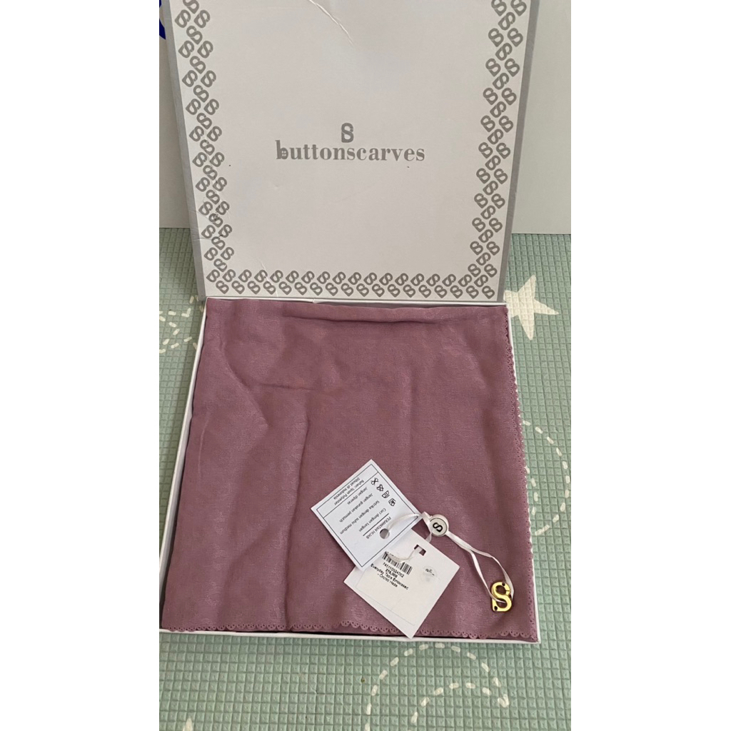 New  Buttonscarves Tapis embossed Orchid haze