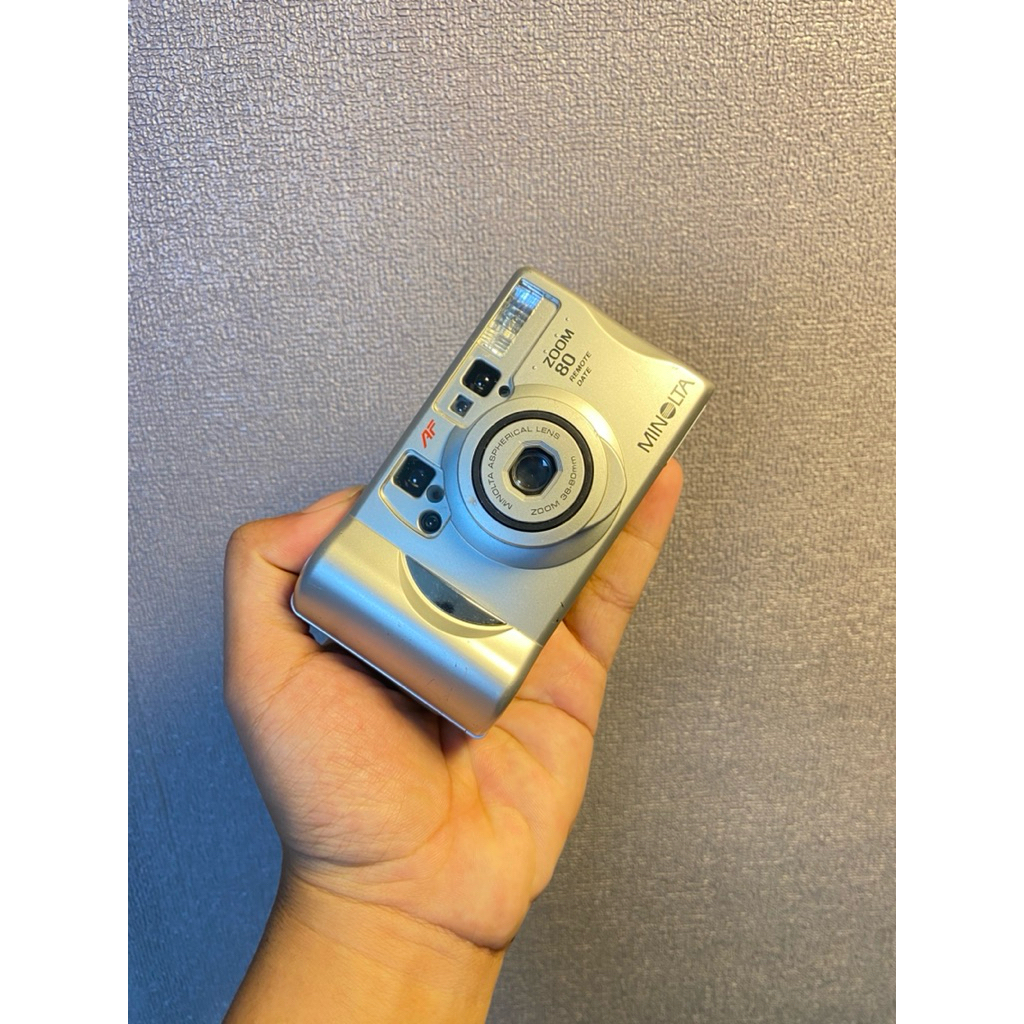 Kamera Analog Minolta Zoom 80 Remote Date