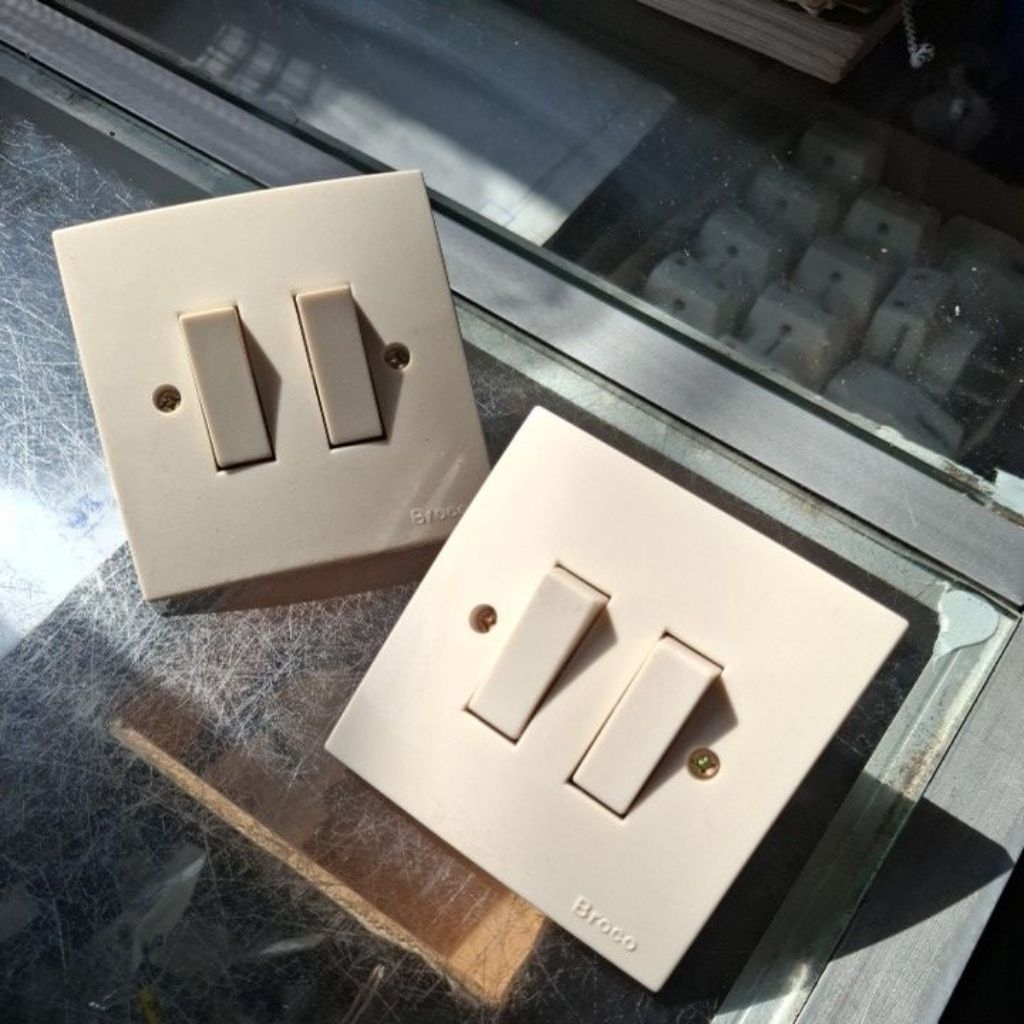 saklar double tanam broco