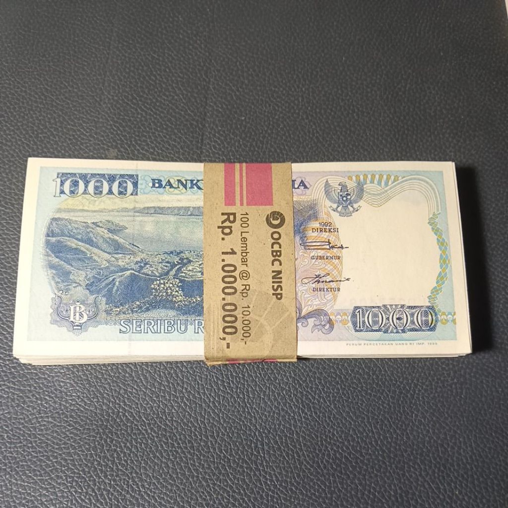 1 Gepok 100 Lembar 1000 Lompat batu tahun 1992 UNC