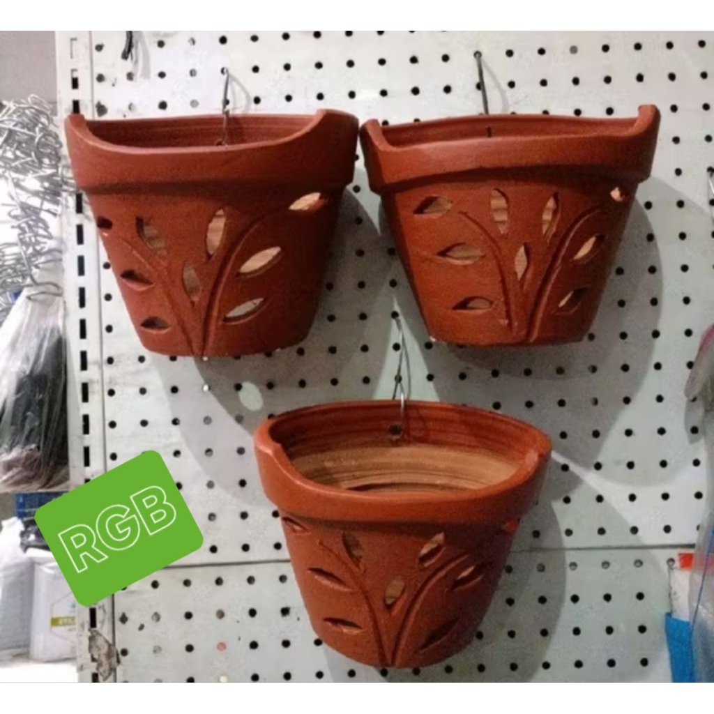 Pot Tempel, Pot Gerabah Tempel, Pot Dinding, Pot Bunga Bolong. RGB.