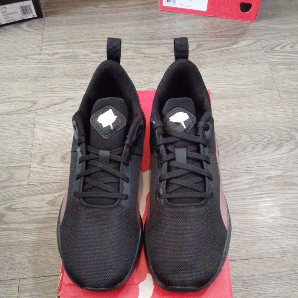 Sepatu Hitam Flyer Runner Mesh 195343 21