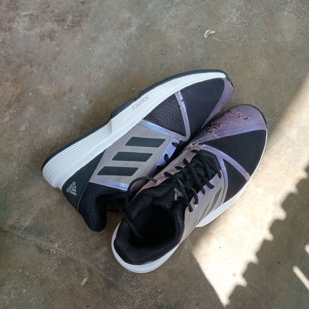 sepatu tenis Adidas court jam