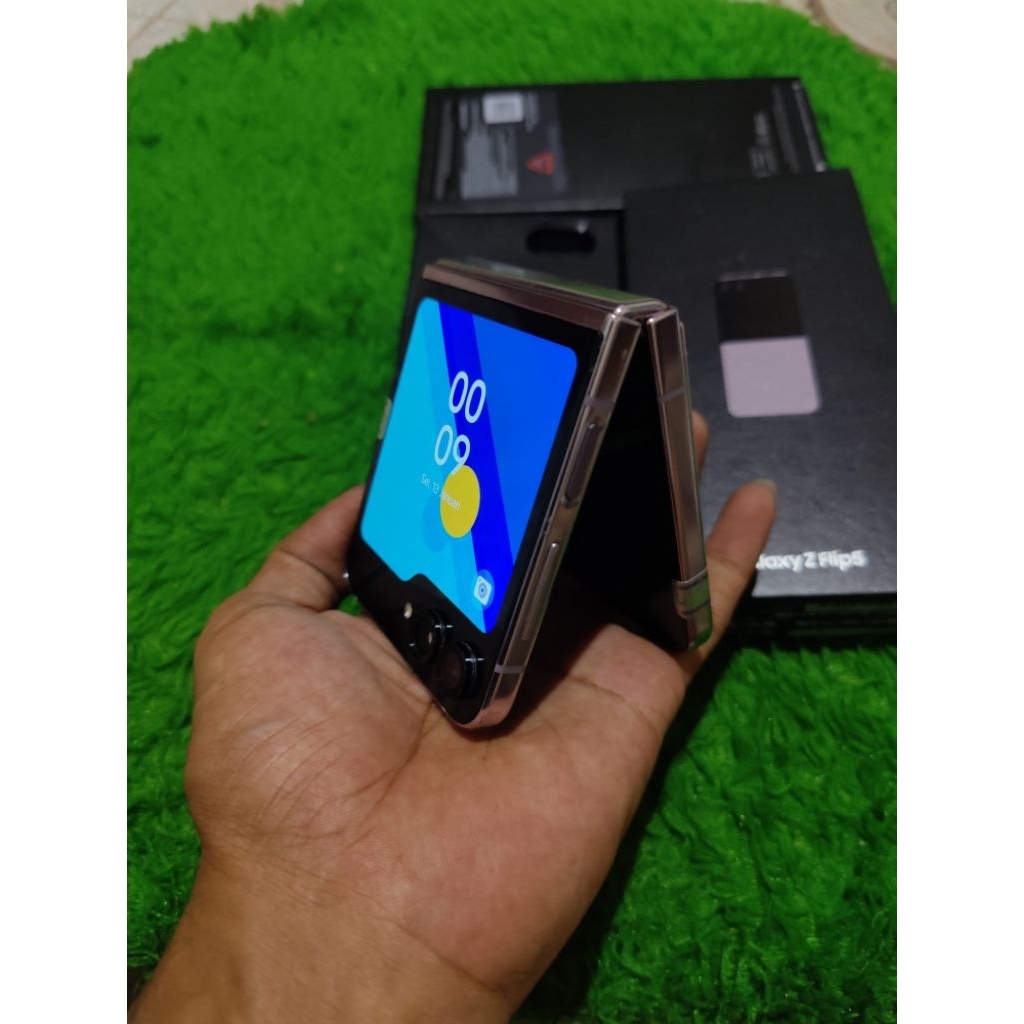 Samsung Z Flip 5 SEIN 256GB minus rungan