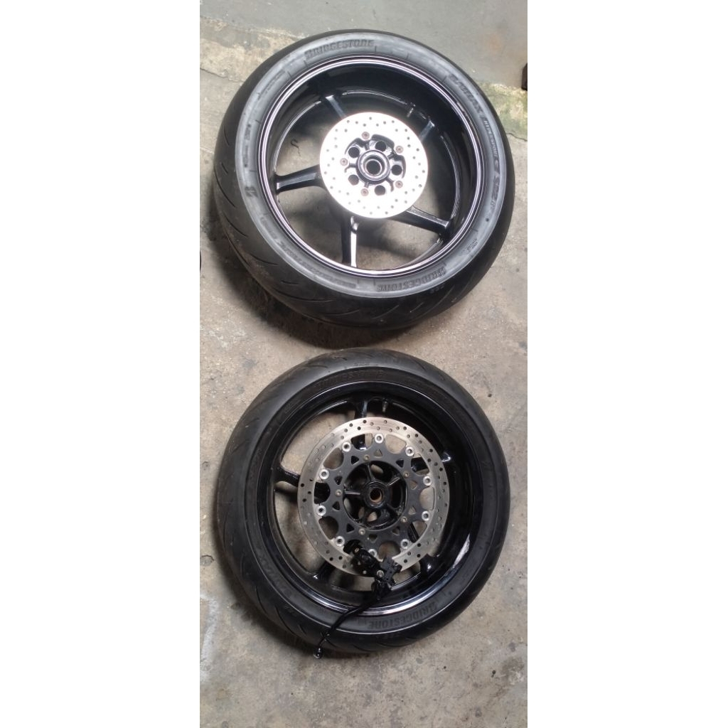 Velg Yamaha R1 + Ban BS battlax + kaliper Brembo