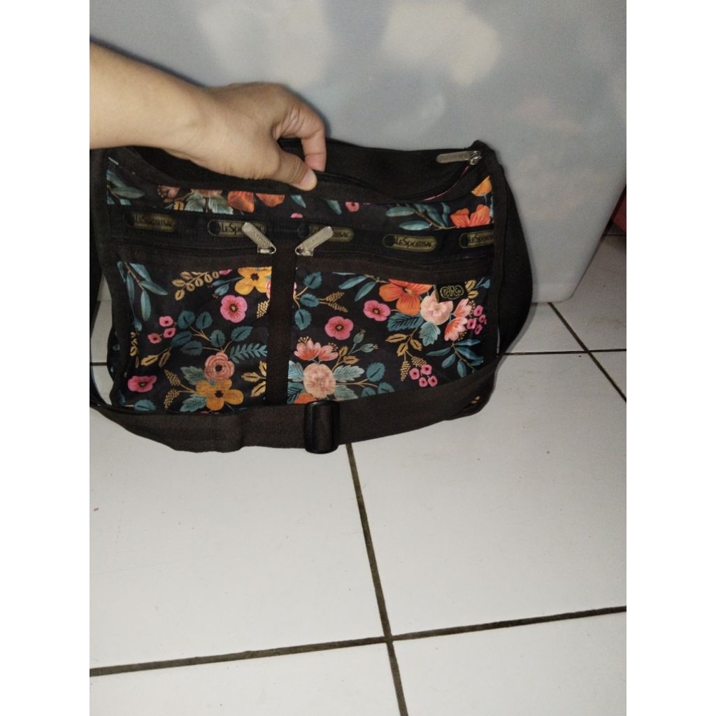 Tas Slempang Lesportsac Preloved