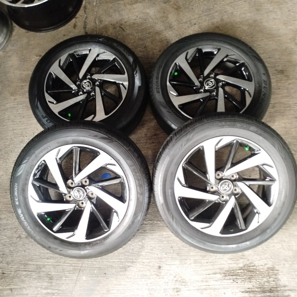 velg rush TRD R17 original pcd 5x114 + ban.