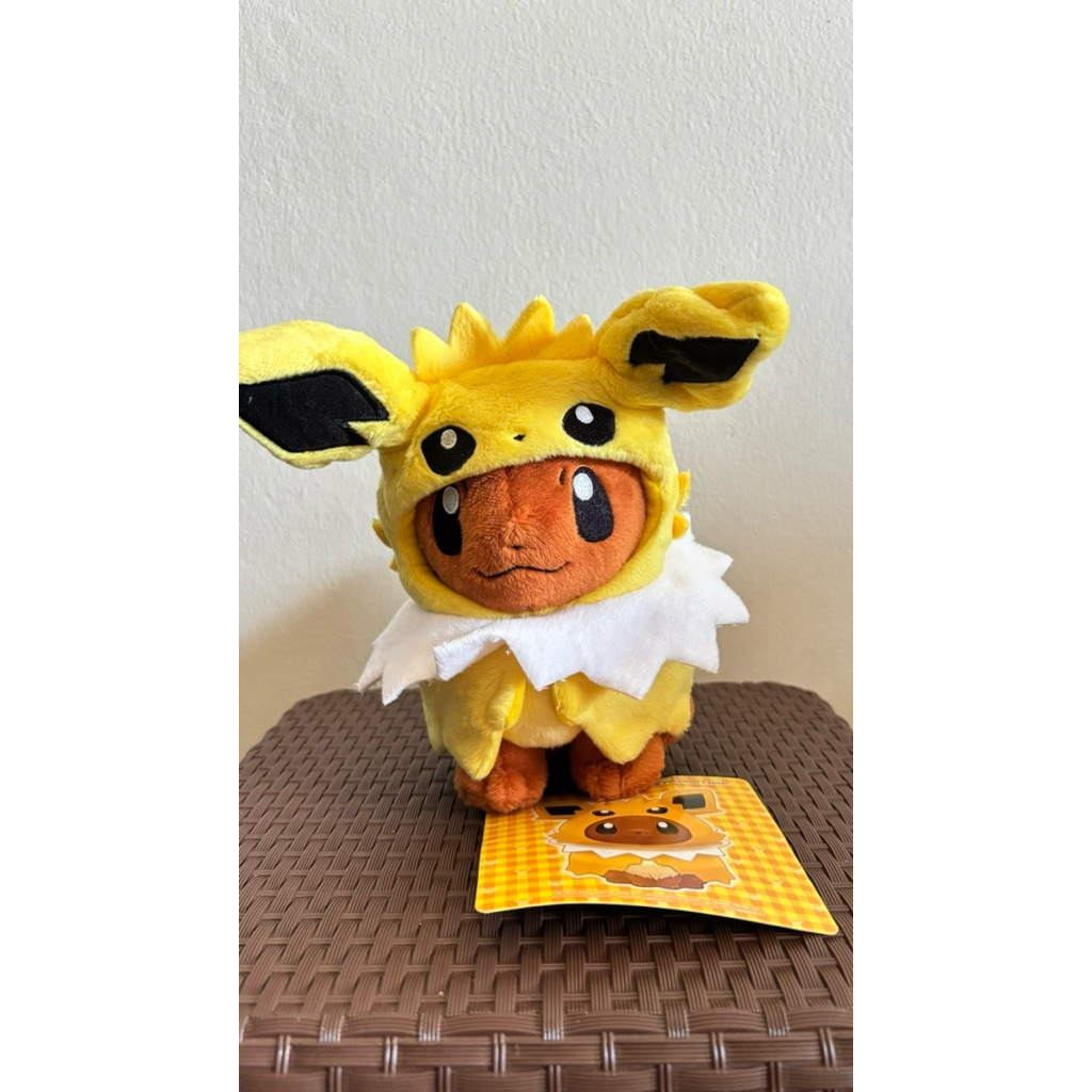 Pokemon Center Eevee Jolteon Poncho Plush 2017 ( New Tag )