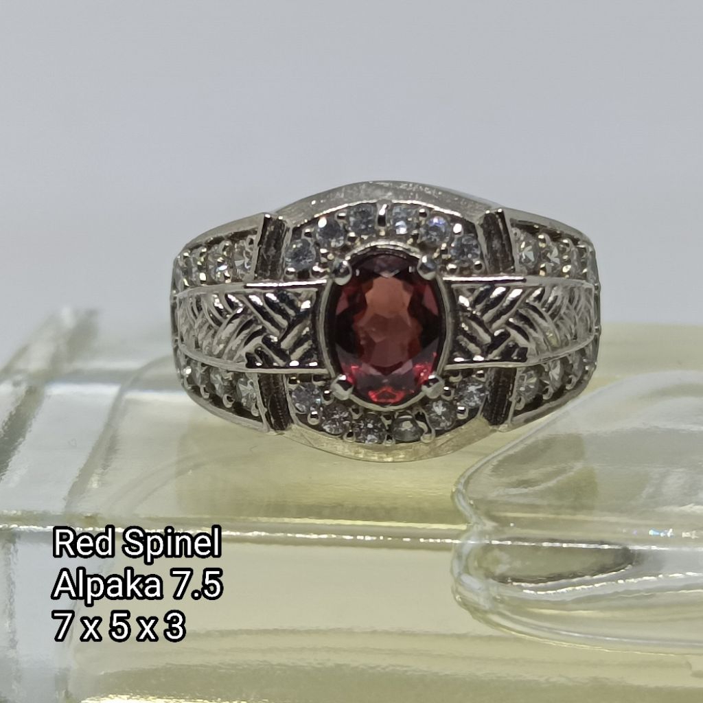 Permata Natural Red Spinel.