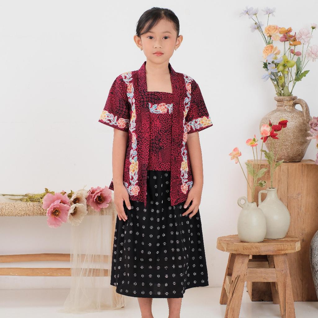 Kebaya Encim Tanahan Batik Anak Set Lengan Pendek Meradelima Katun Merah Maroon