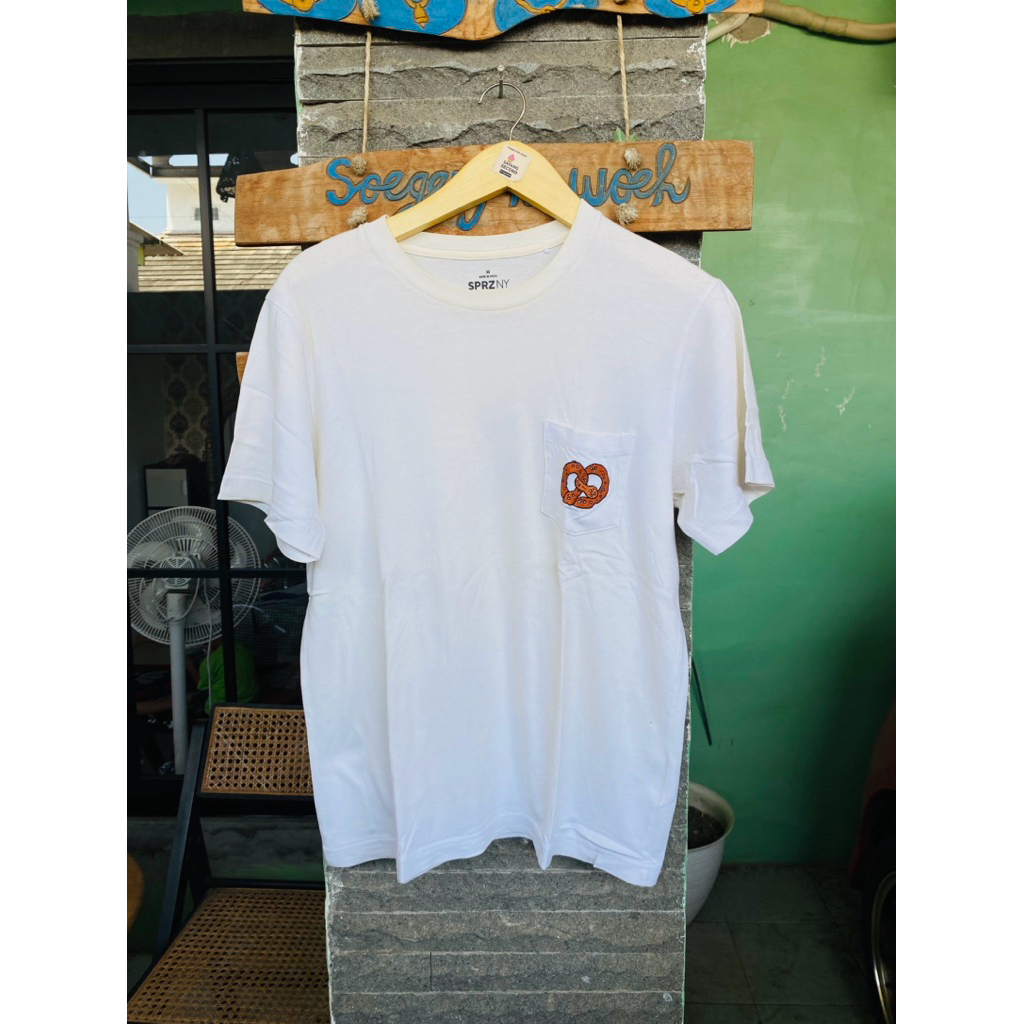 Tshirt Uniqlo x jason polan poket