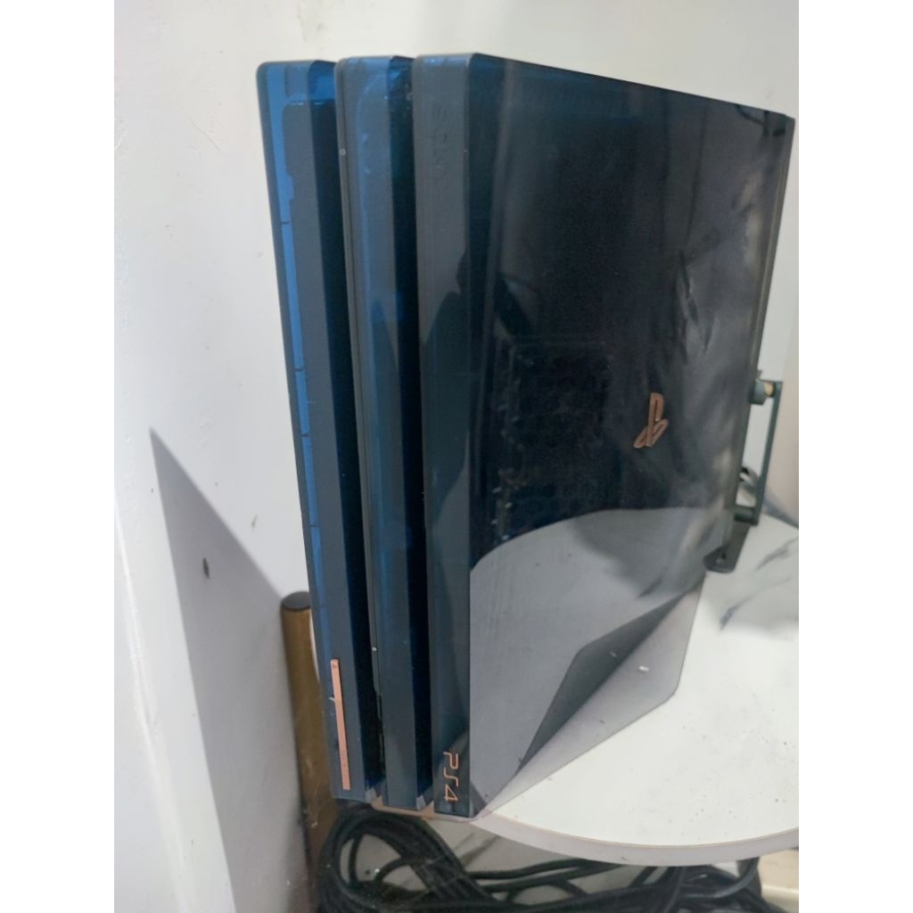 PS4 Pro limited edition 50 million hen 6.72