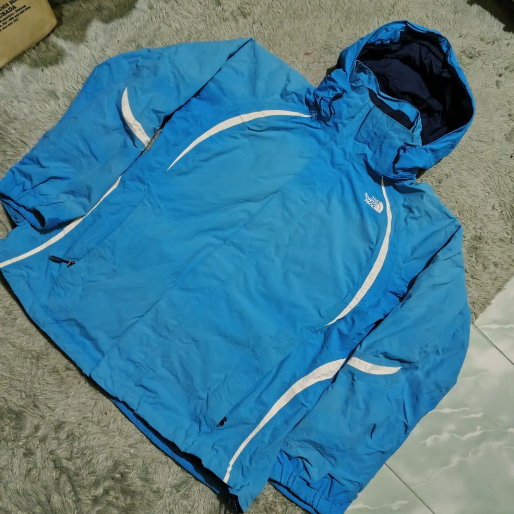 jaket second ORI TNF hyvent Size M LD 108 P 68 limited
