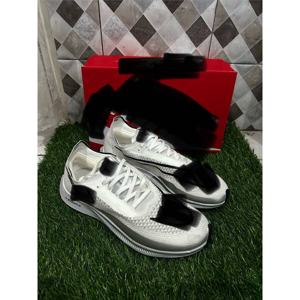 Sepatu Running Centang ZoomxStreakfly