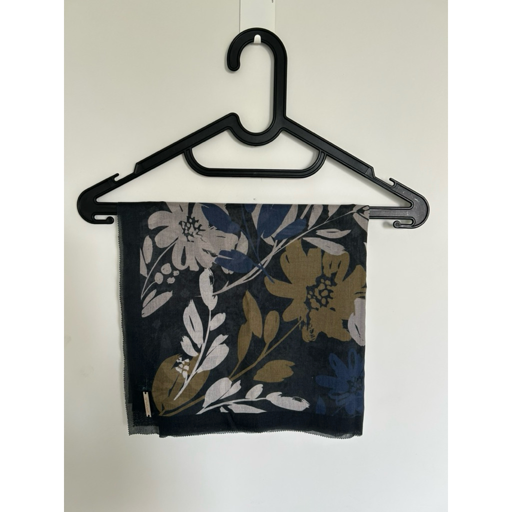 Preloved scarf brand Tsabita